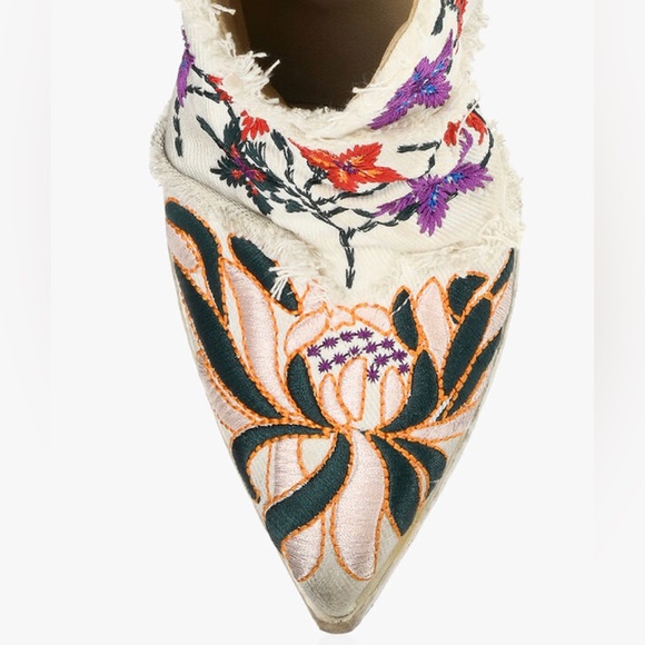 Brand new Elena Iachi embroidered booties. Size 8.5 (38.5) - Picture 7 of 14